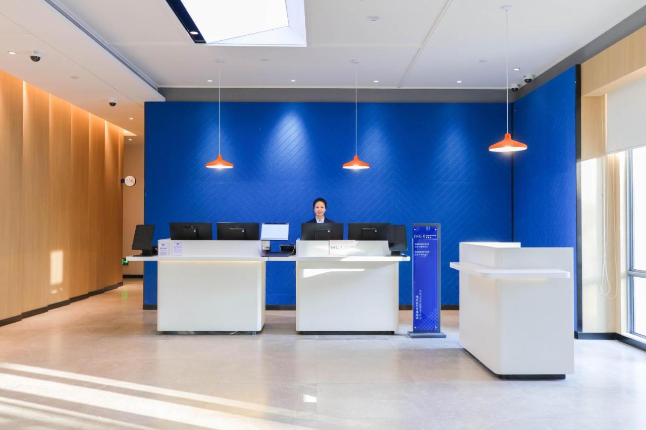 Holiday Inn Express Shanghai Pudong Airport By Ihg Zewnętrze zdjęcie