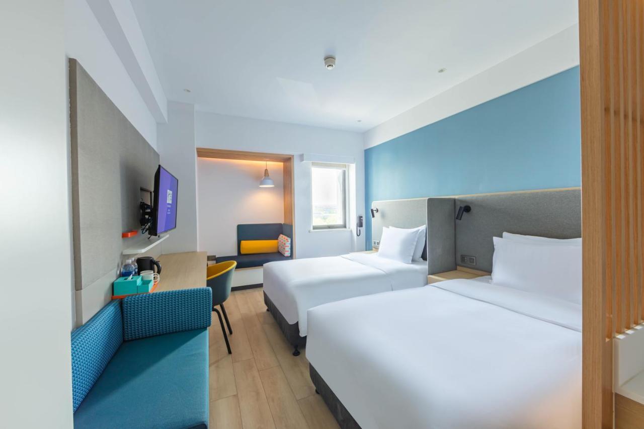 Holiday Inn Express Shanghai Pudong Airport By Ihg Zewnętrze zdjęcie