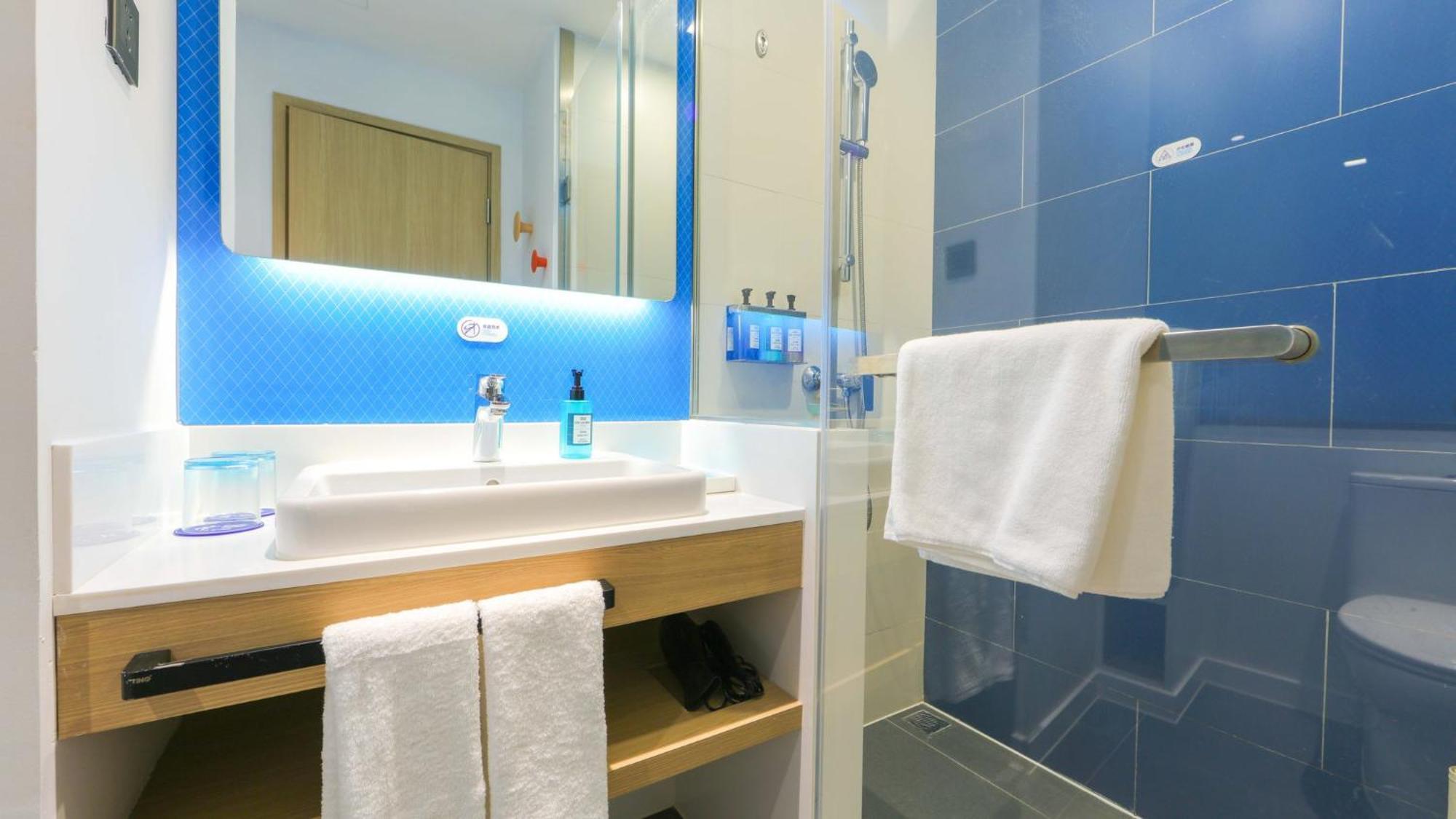 Holiday Inn Express Shanghai Pudong Airport By Ihg Zewnętrze zdjęcie