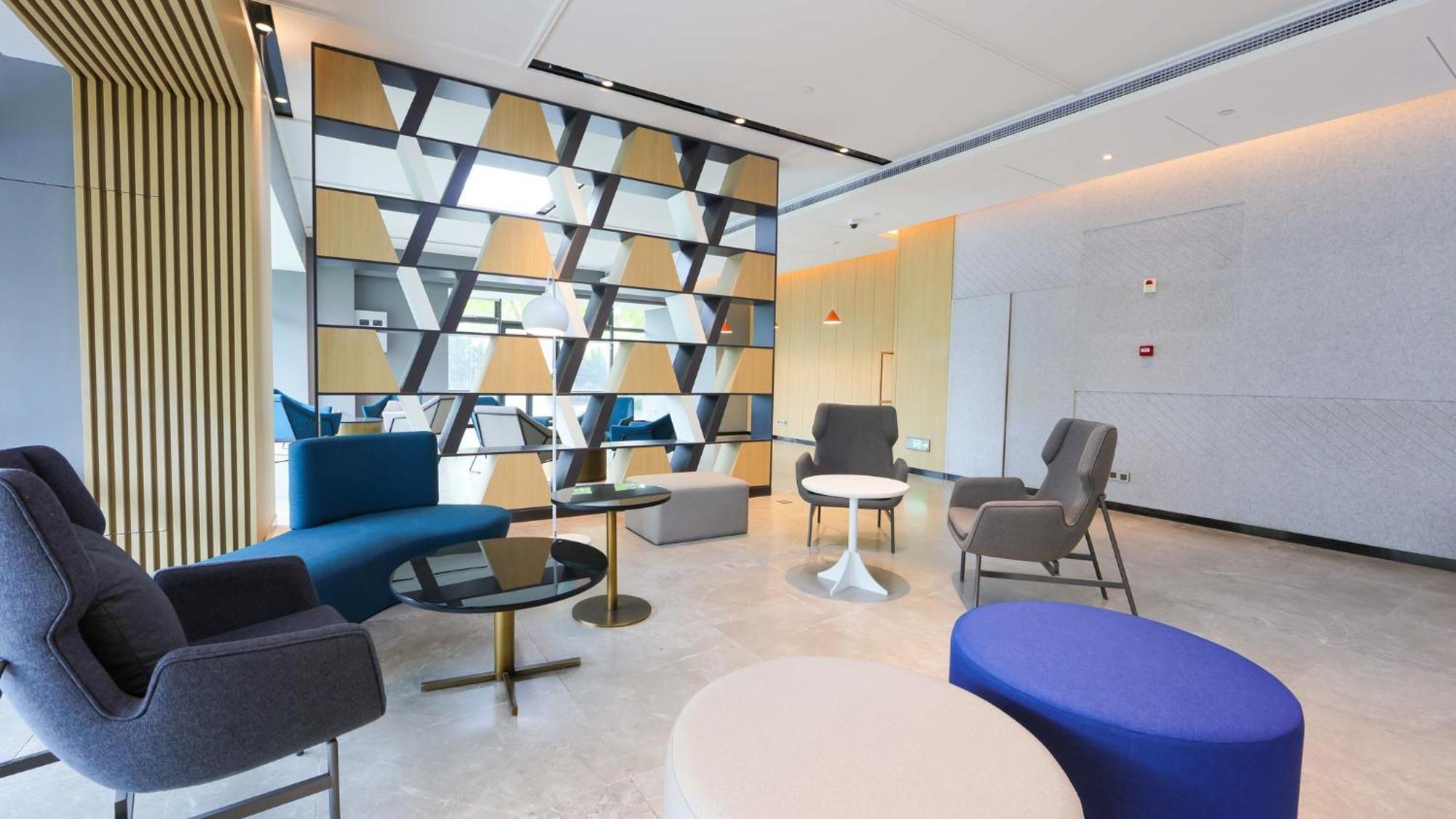 Holiday Inn Express Shanghai Pudong Airport By Ihg Zewnętrze zdjęcie
