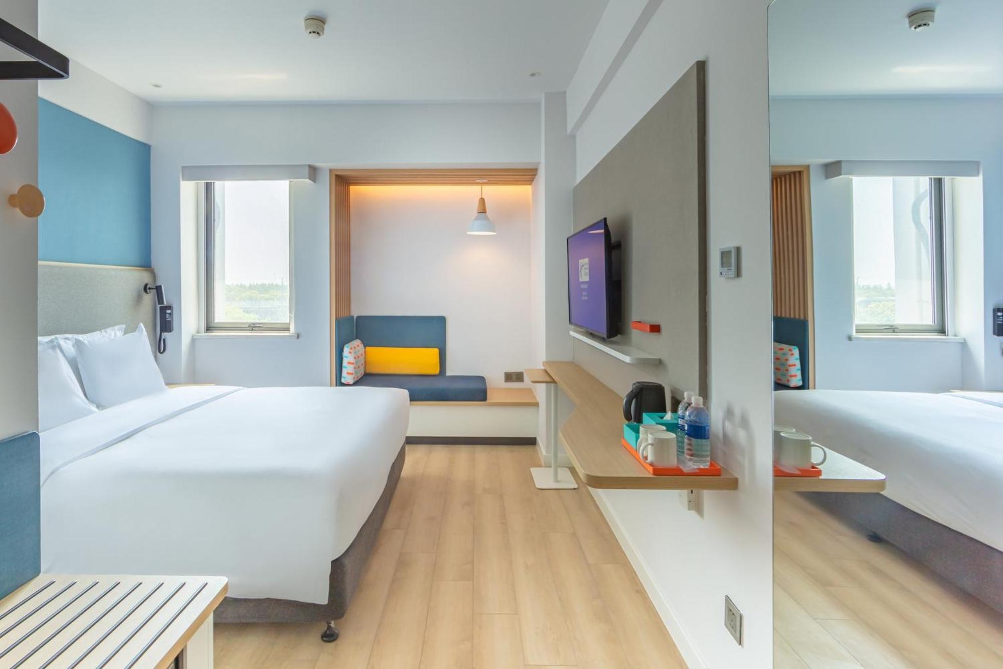 Holiday Inn Express Shanghai Pudong Airport By Ihg Zewnętrze zdjęcie
