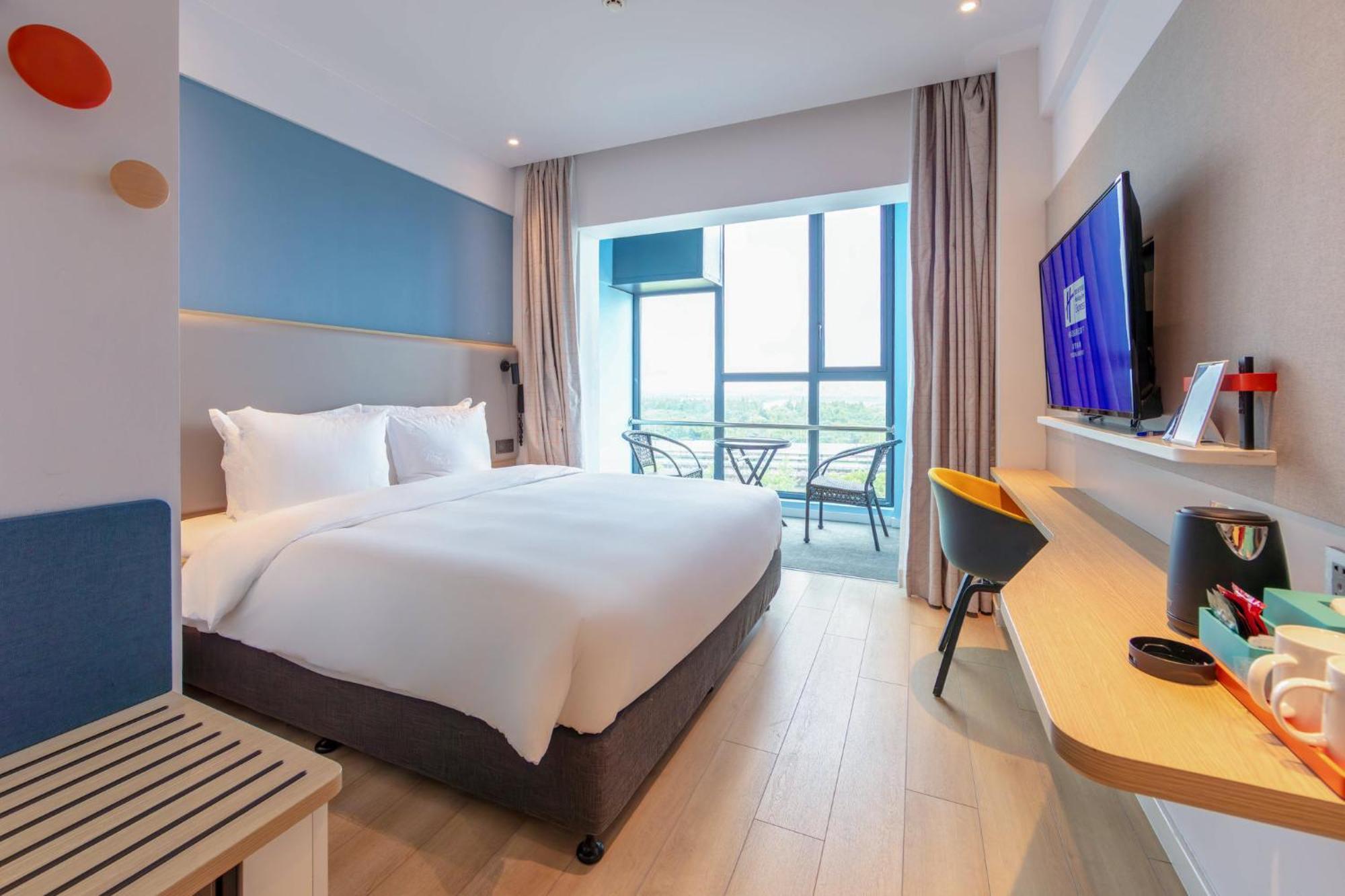 Holiday Inn Express Shanghai Pudong Airport By Ihg Zewnętrze zdjęcie