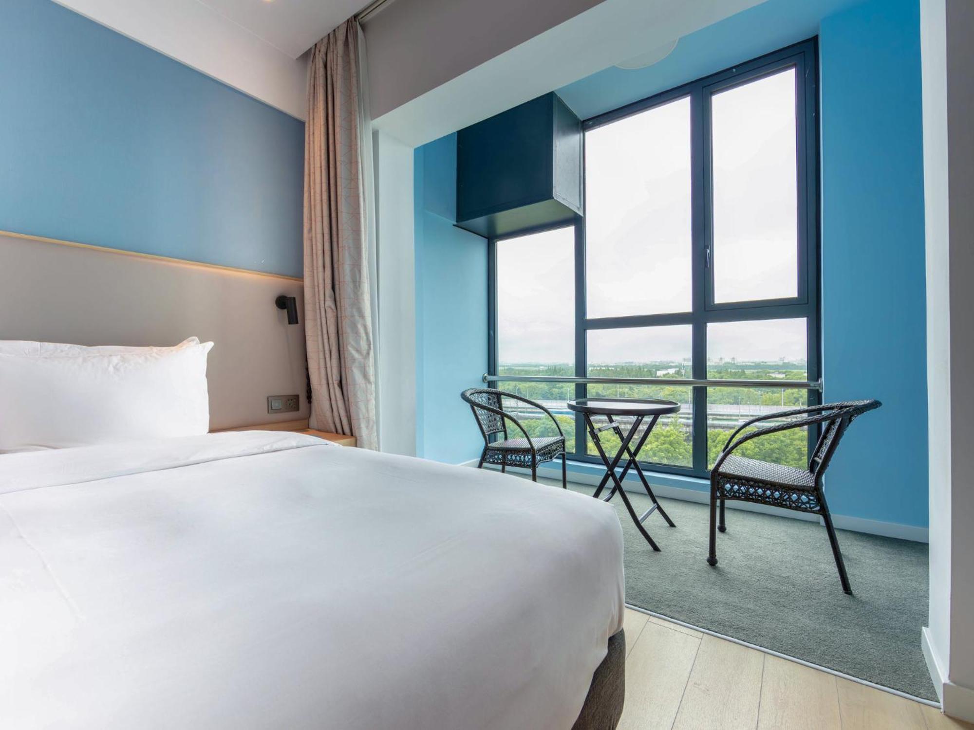 Holiday Inn Express Shanghai Pudong Airport By Ihg Zewnętrze zdjęcie