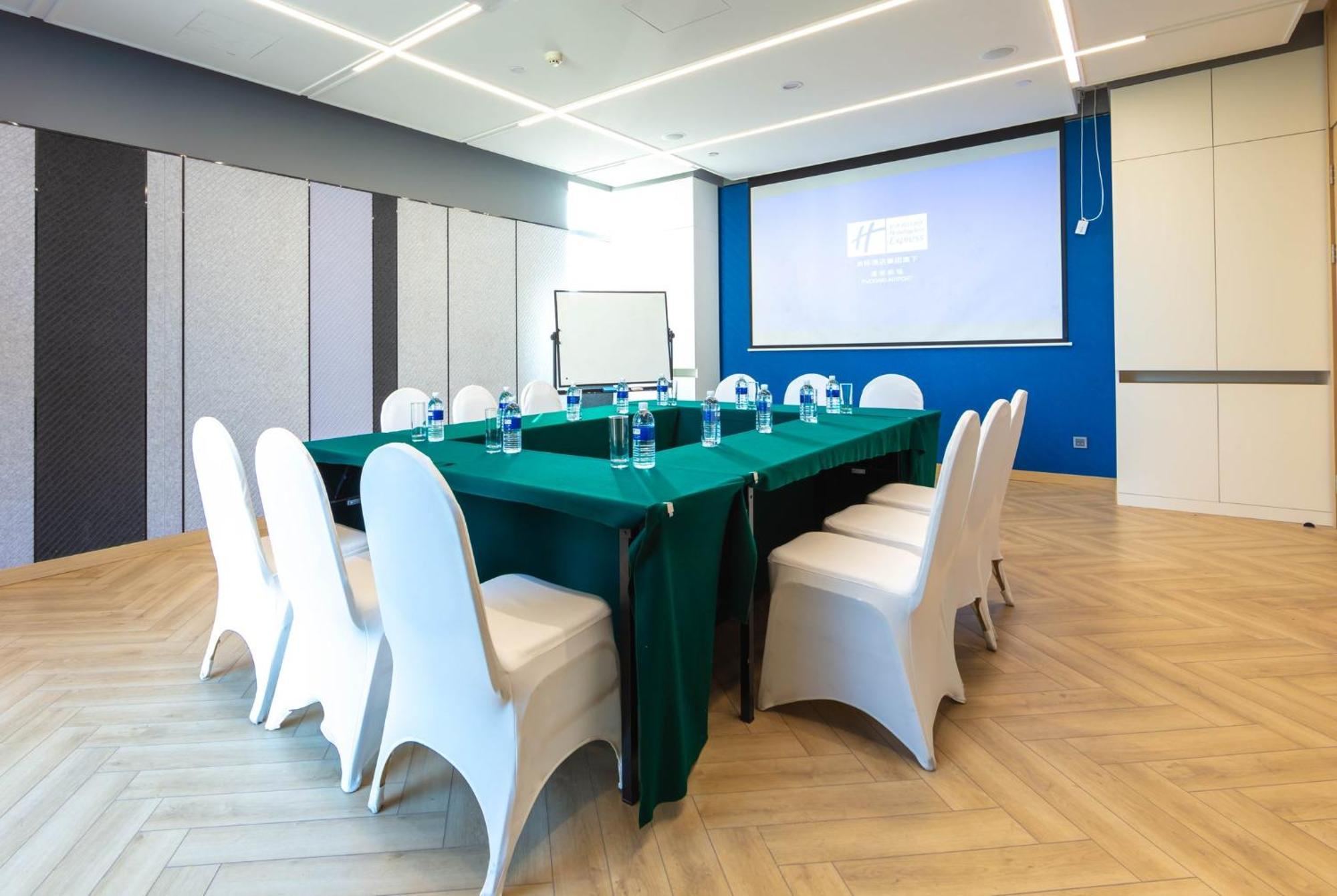 Holiday Inn Express Shanghai Pudong Airport By Ihg Zewnętrze zdjęcie