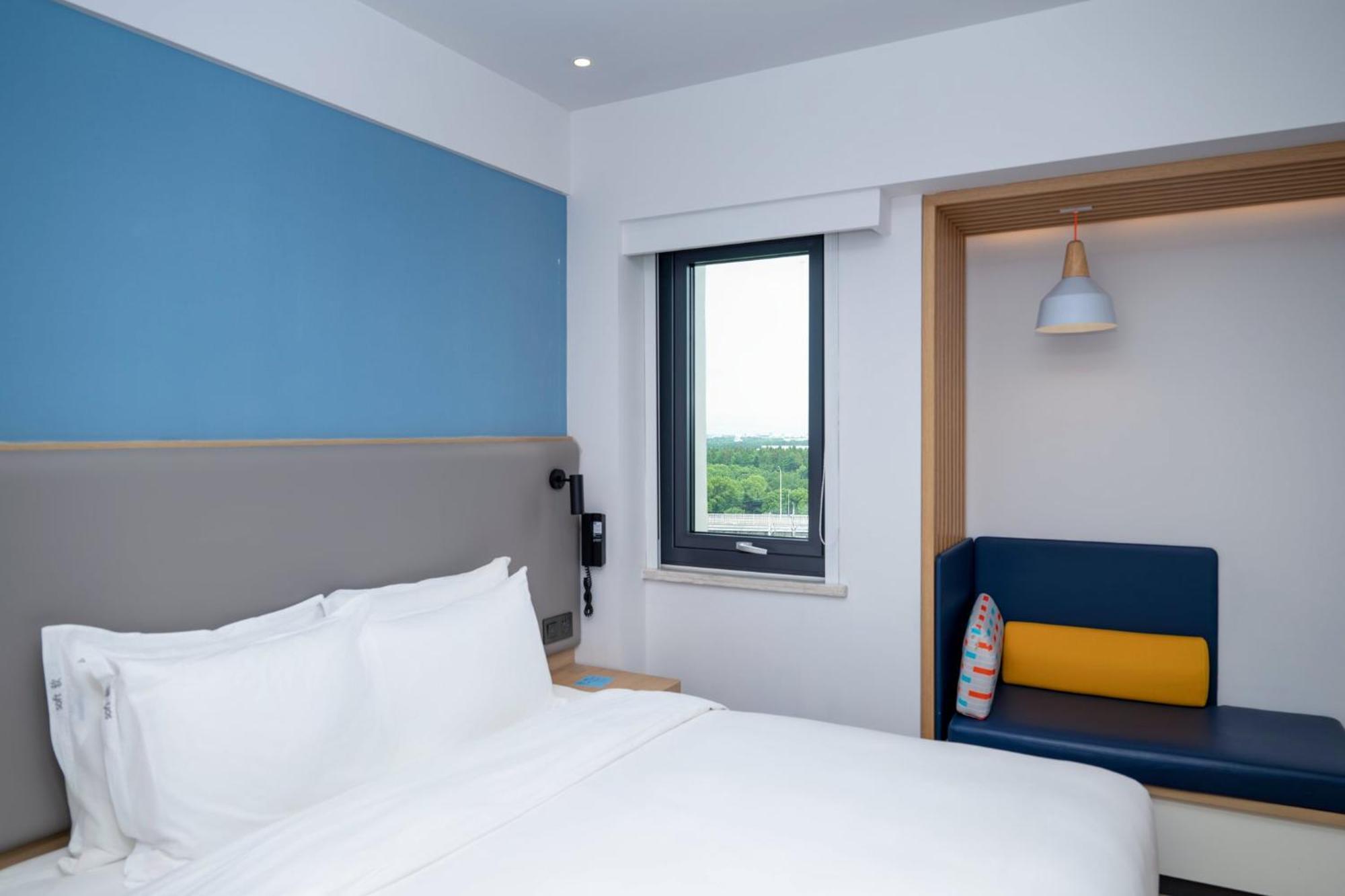Holiday Inn Express Shanghai Pudong Airport By Ihg Zewnętrze zdjęcie